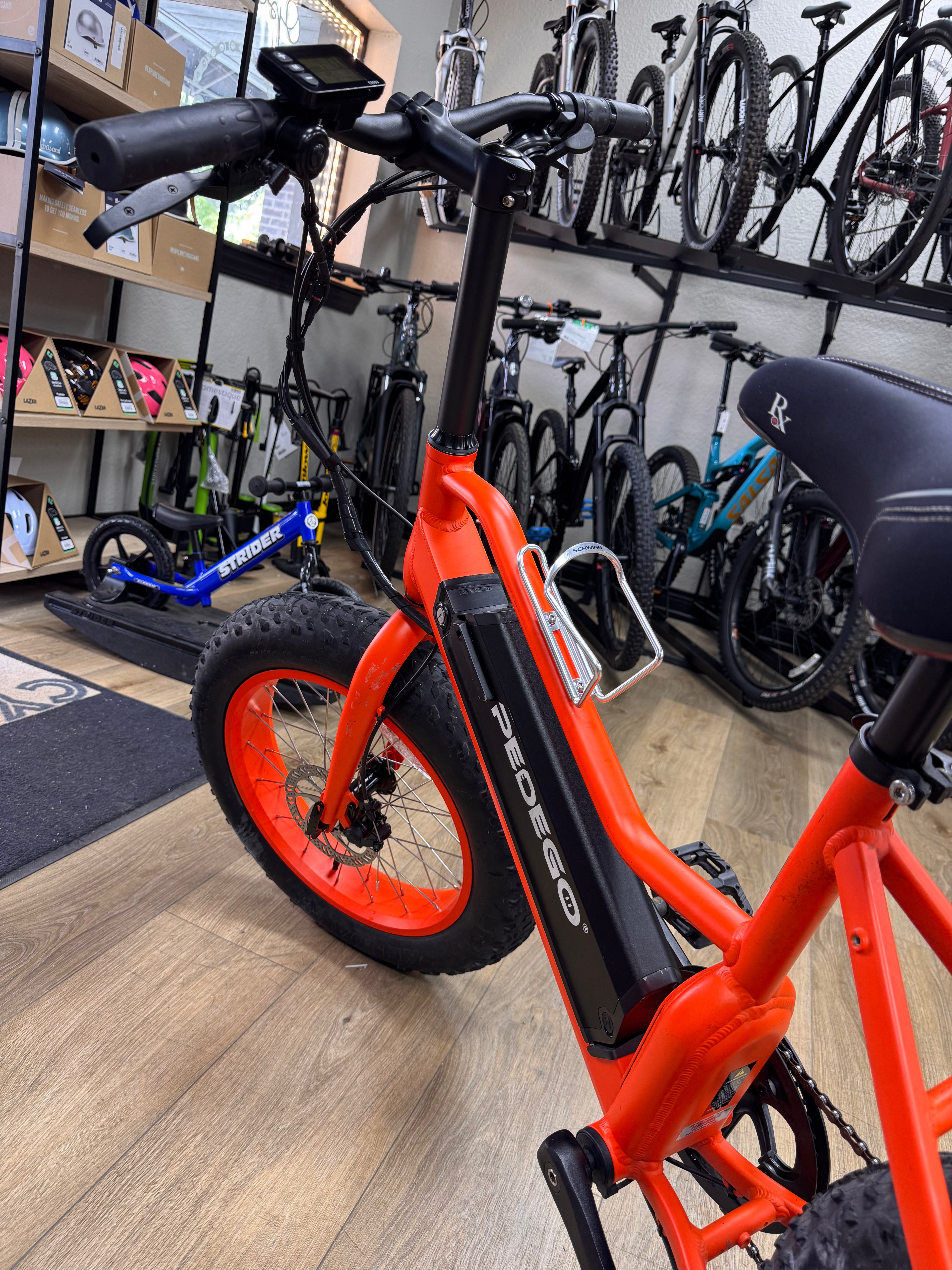 Pedego Element e-bike with 20" tires at Cyclerie Side View