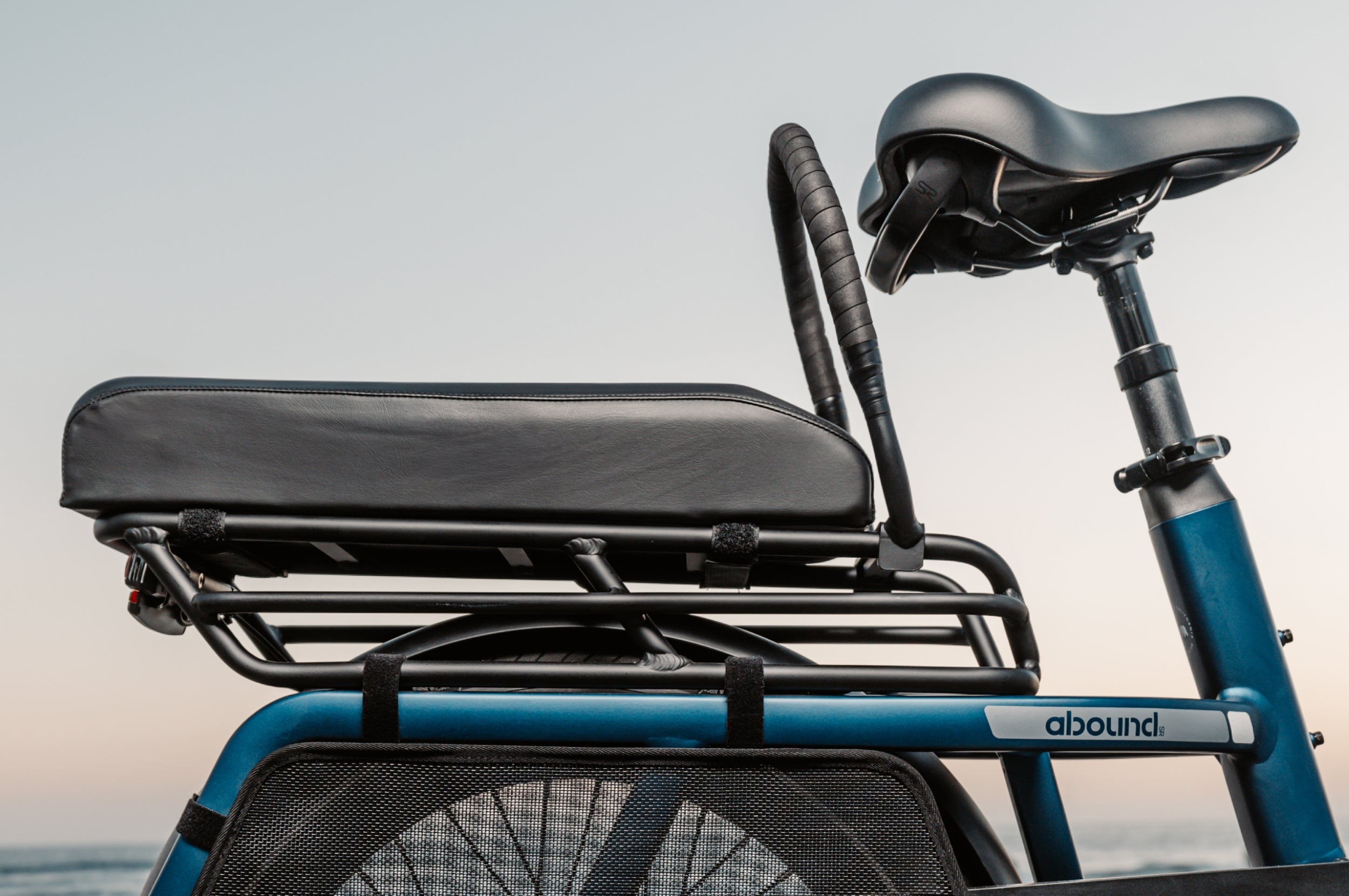 Aventon Abound SR with seat pad and handlebar available at Cyclerie bike shop in Erie, CO.