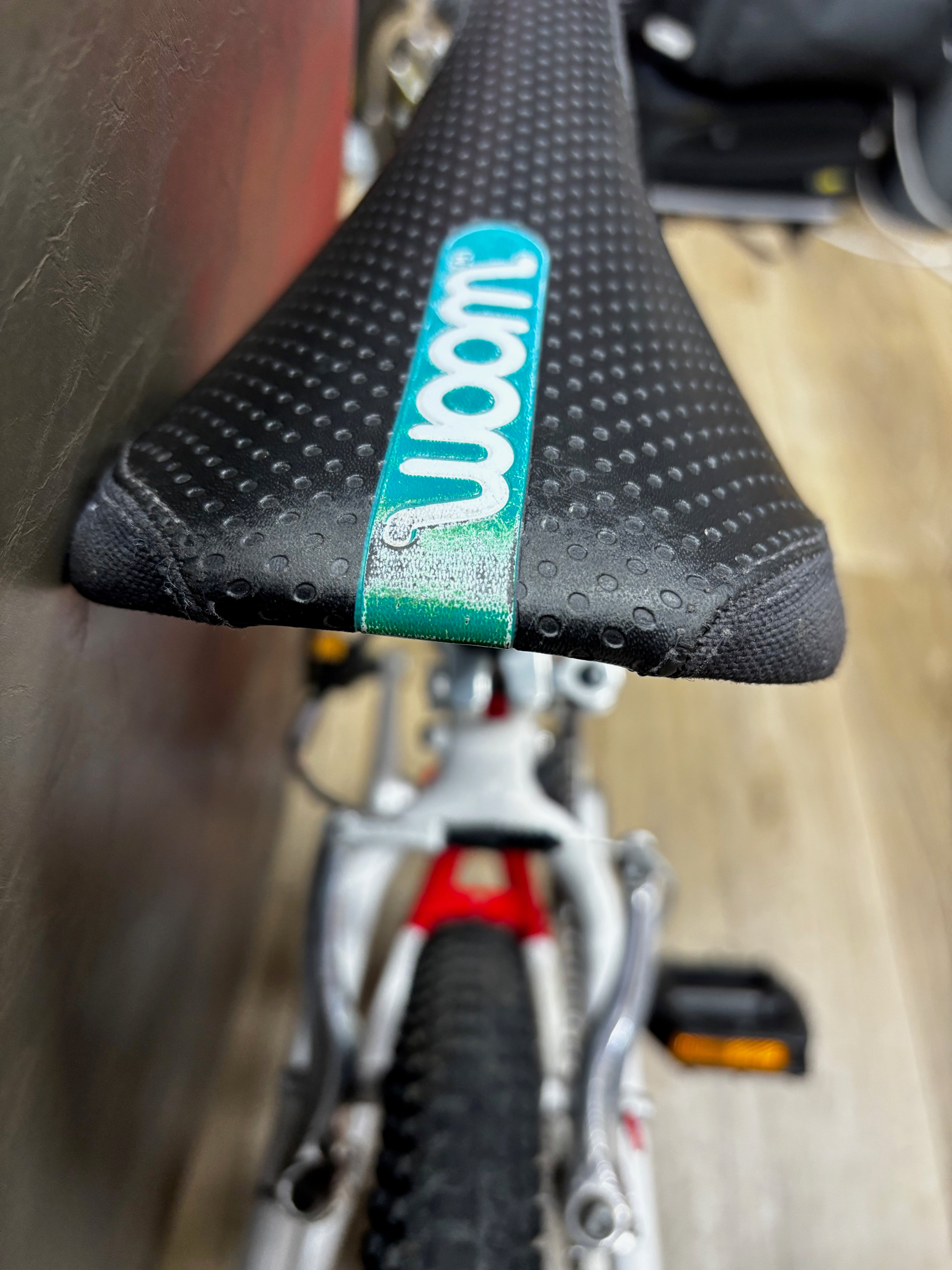 Red Woom 4 Original, heavy scuffs, clean chain, fully functional.