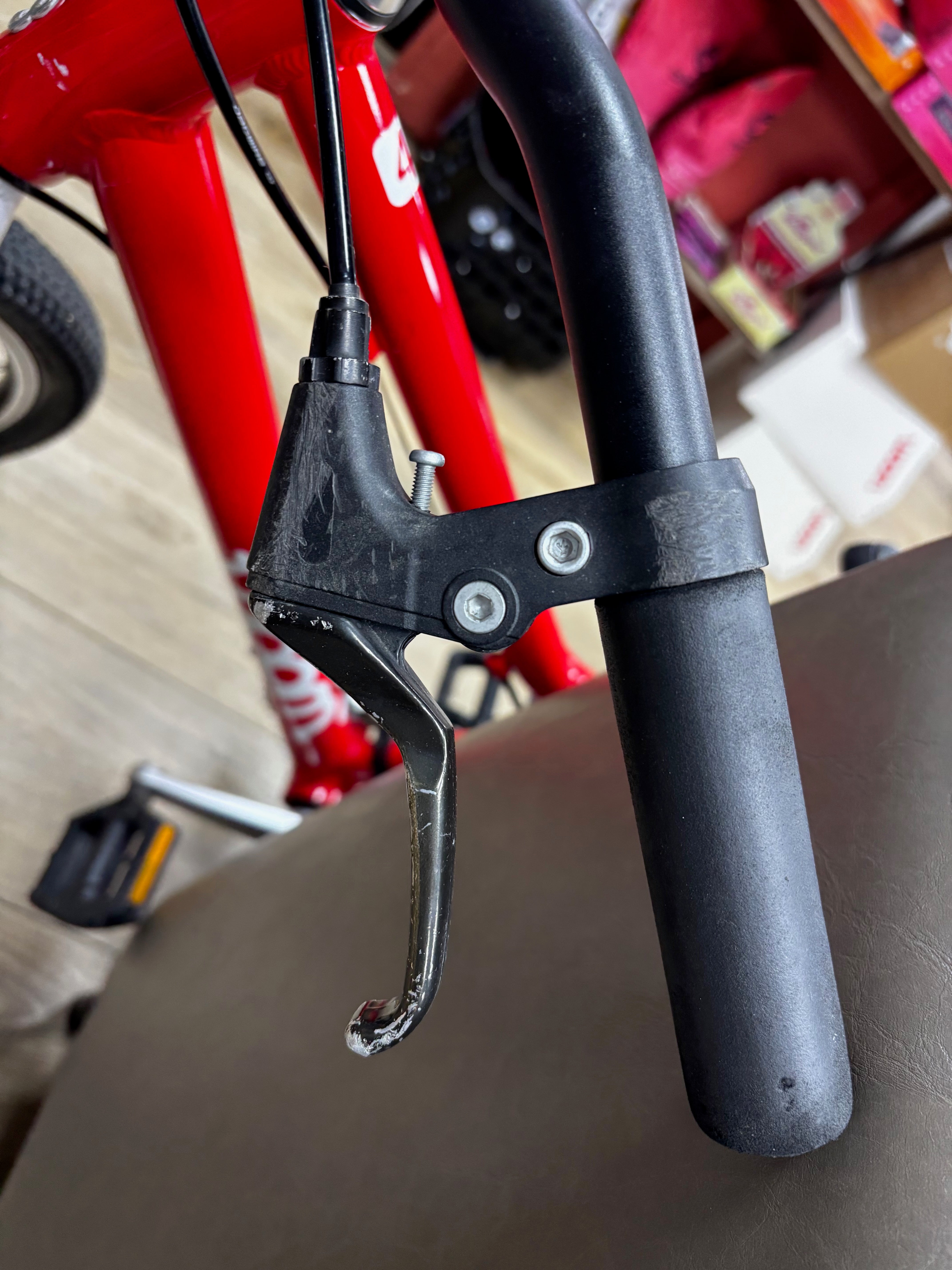 Red Woom 4 Original, scuffed fork/frame, chain in top shape.