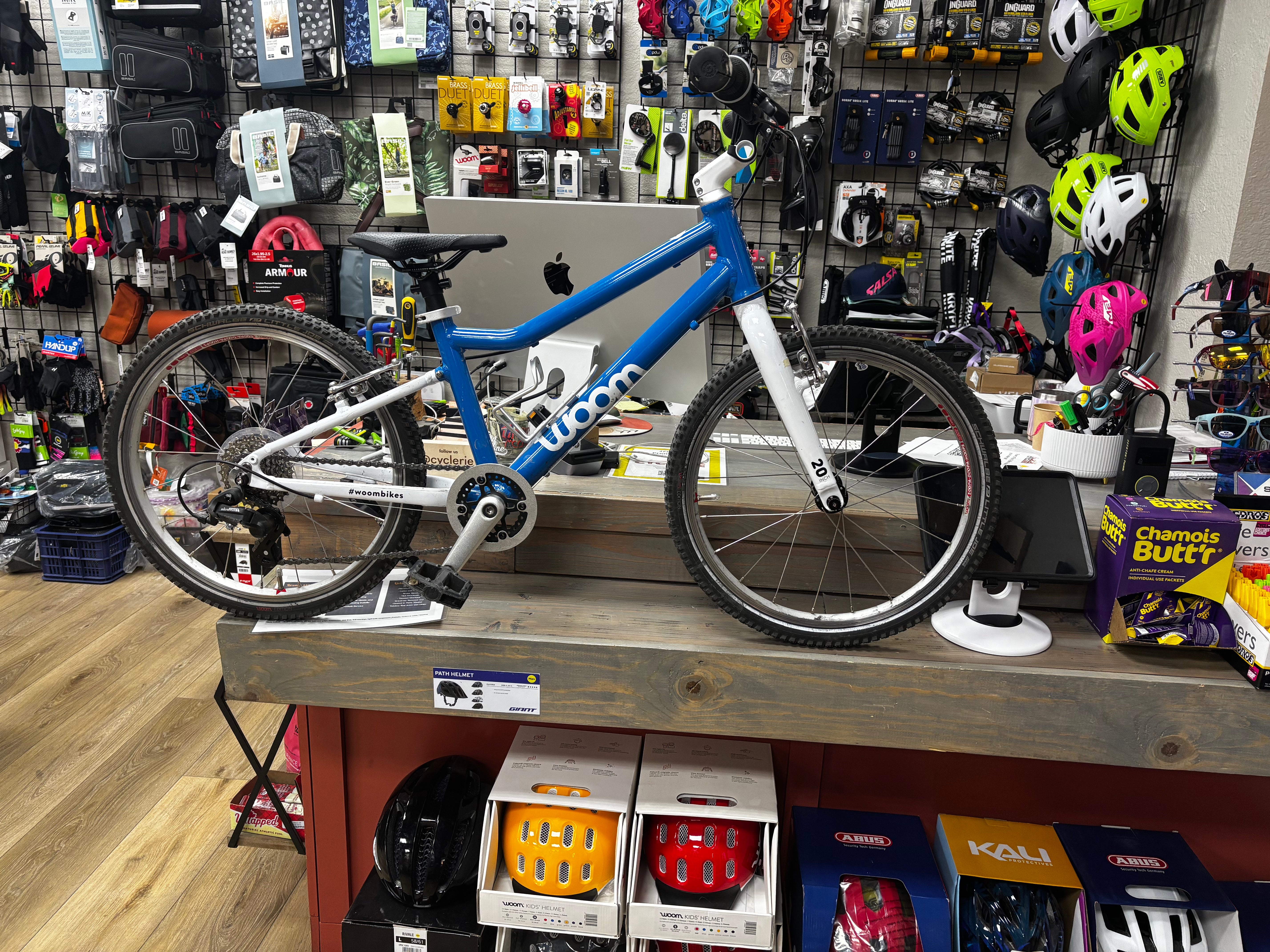 Used Woom 4 for Sale in Erie, CO - Ideal for Kids' Adventures on Bike Paths


